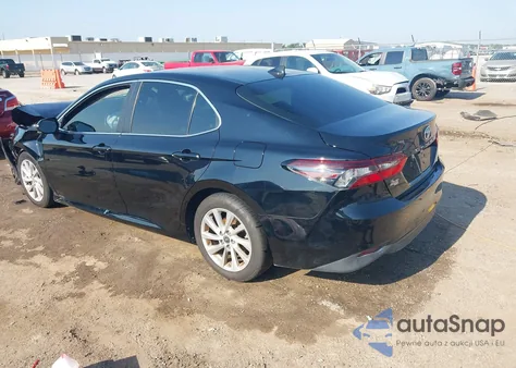 2021 Toyota Camry Le z USA, uszkodzony, nr VIN 4T1R11AK6MU567382